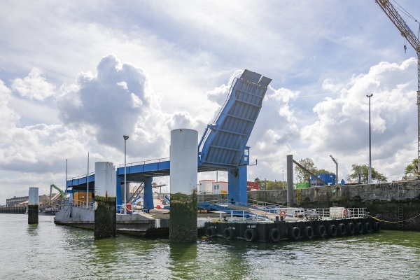 Port Oostende roll-on-roll-off bridge