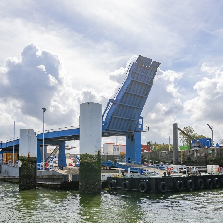 Roll-on-roll-off bridge Port Oostende