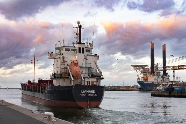 Port Oostende binnenvaren haventoegang blue economy Vole au Vent bulk Lia Mare